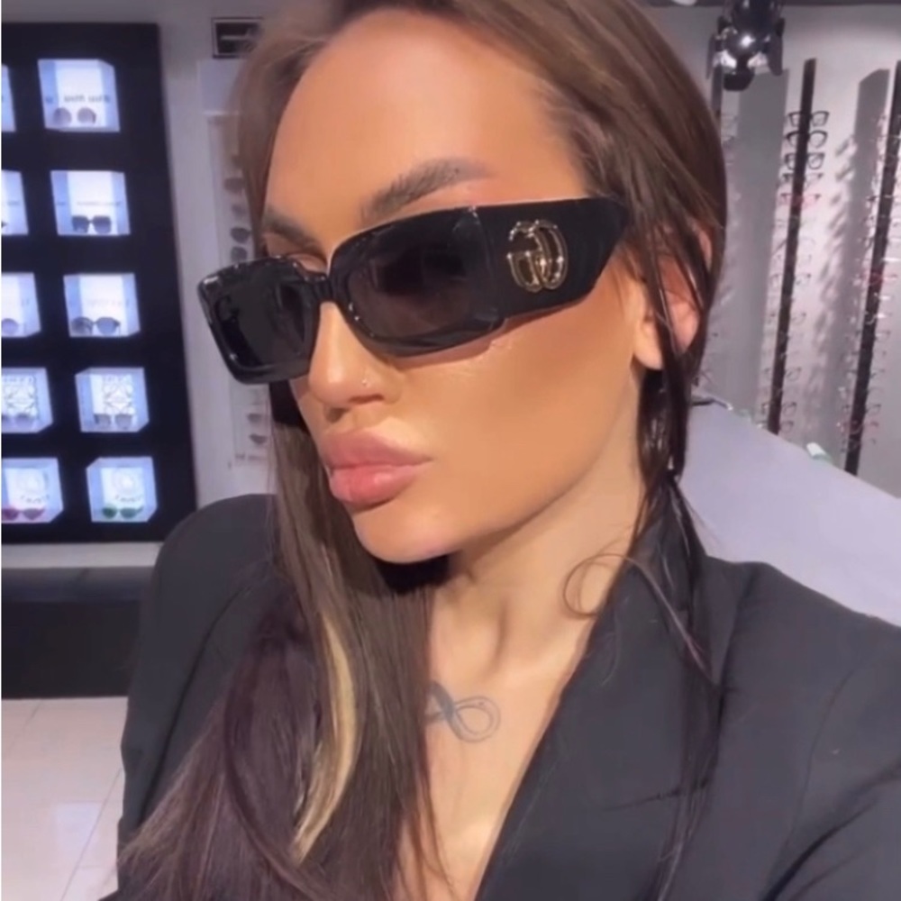 New - Gucci Black Gray Gg0811s 001 Logo Rectangle Unisex Sunglasses - Picture 4 of 17